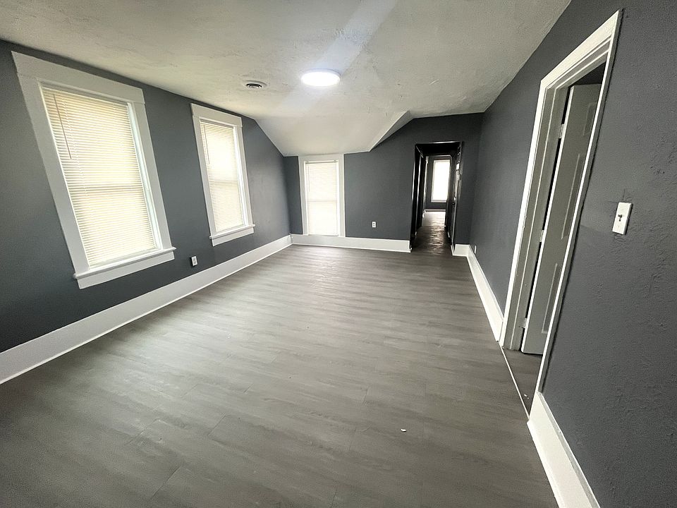 1st image of 909 W 17th St APT B