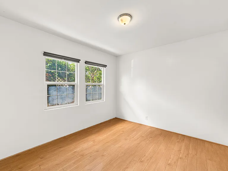 Primary bedroom *unstaged*