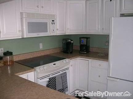 Cozy kitchen : Appliances are included. 6 years old.