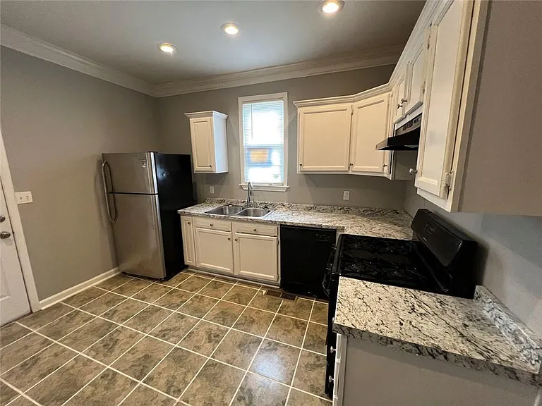 699 Smith St SW — Photo 9