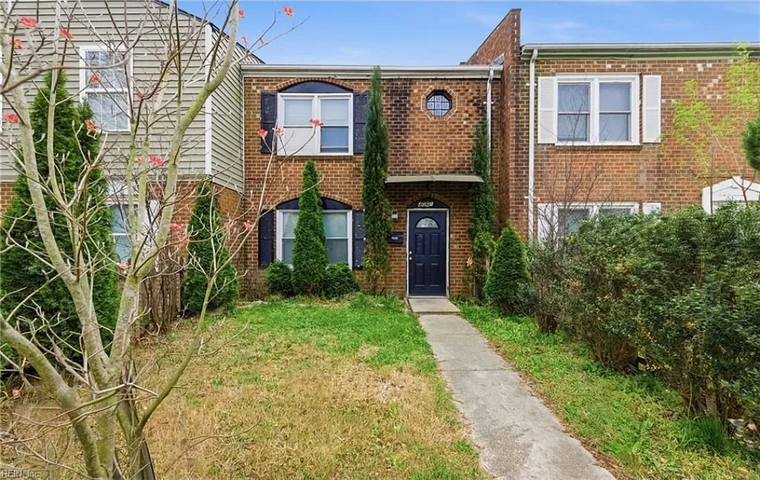 3 bed, 1280 sqft, $1,800 — Photo 1