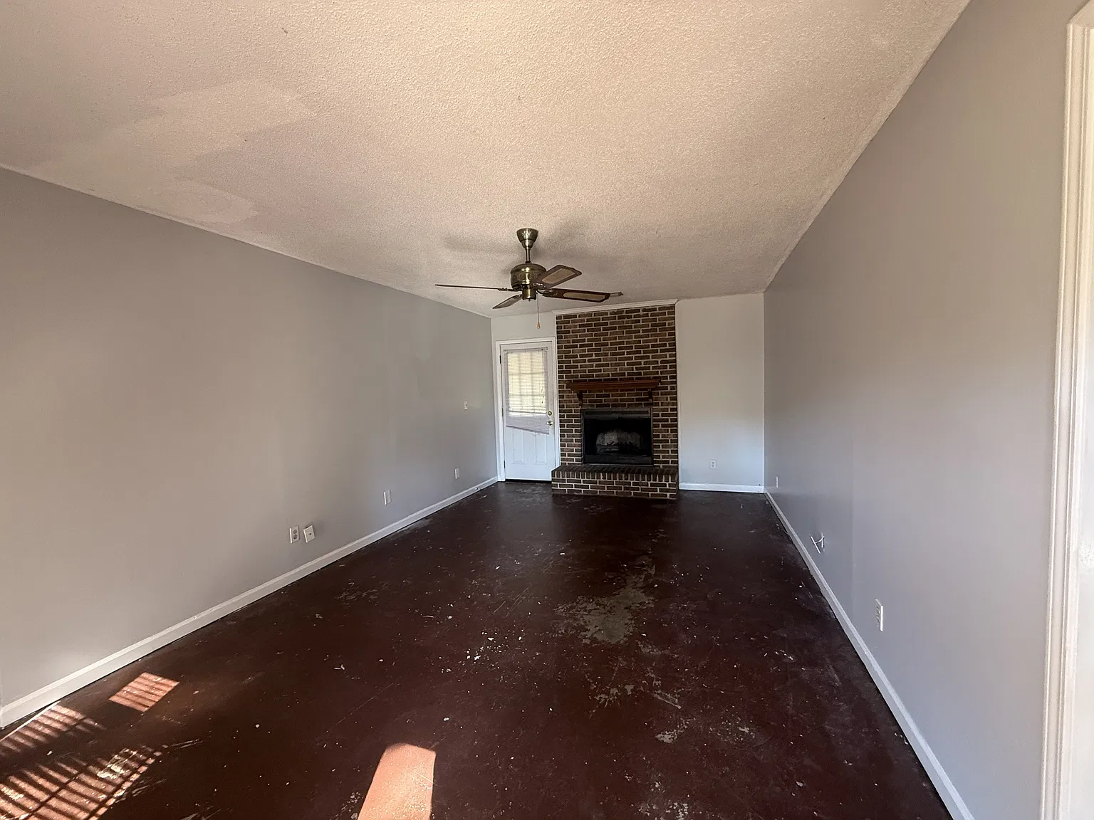 3 bed, 2.0 bath, 1255 sqft, $1,600 — Photo 4