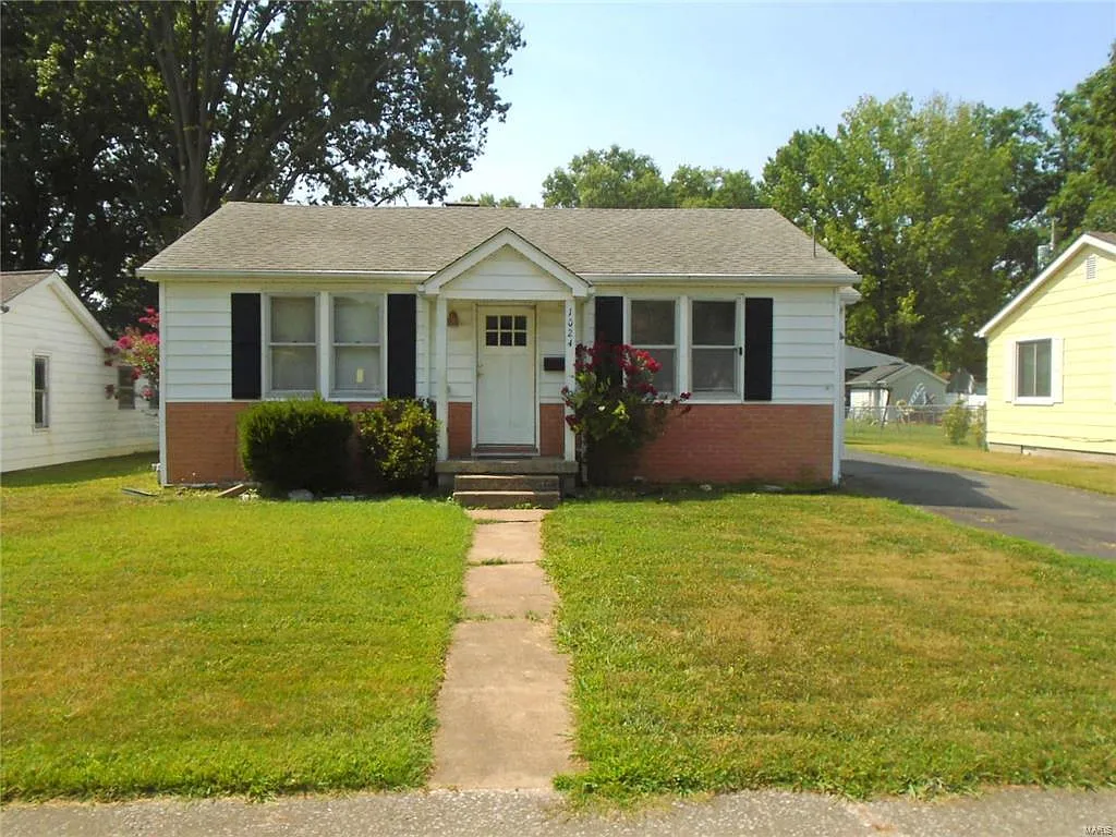 1024 W Poplar St photo 1
