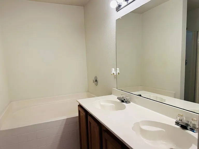 765 Lowe Dr — Photo 7