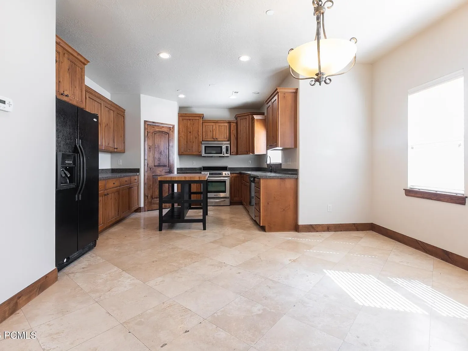 4 bed, 2044 sqft, $3,400 — Photo 4