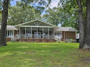 303 E Arrowhead Dr, Clinton, NC 28328