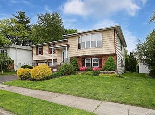 8 Broadfield Place, Glen Cove, NY 11542