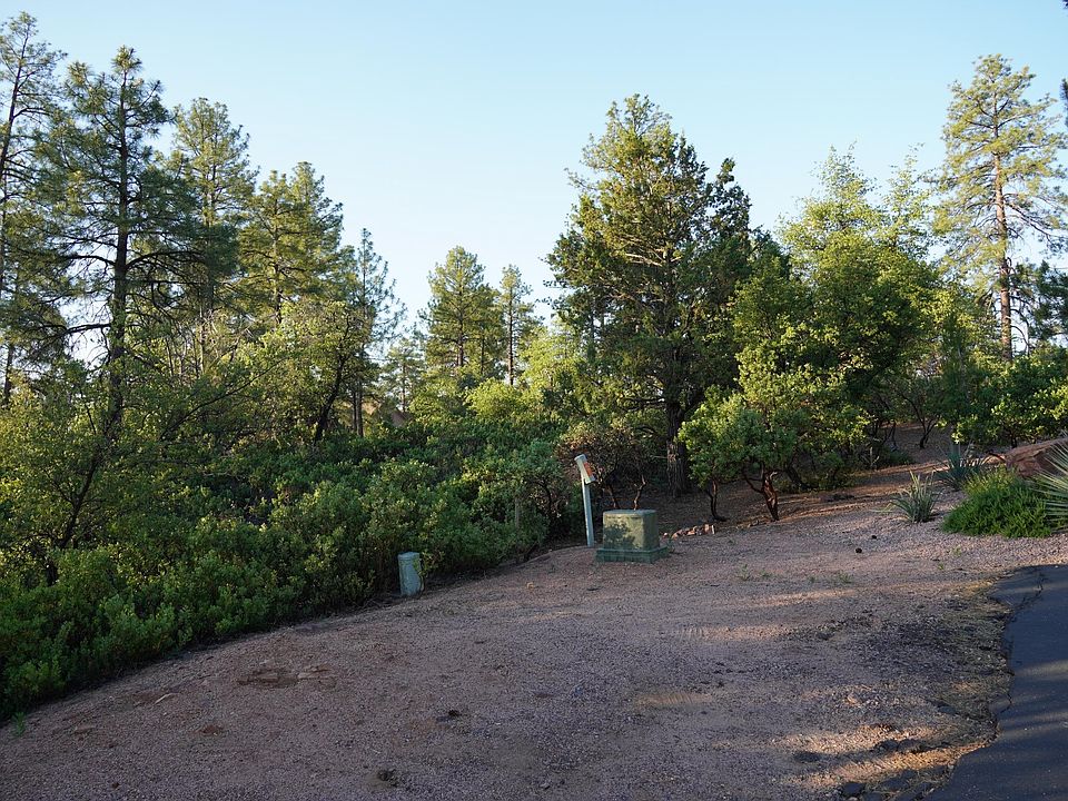 2nd image of 602 N Trailhead Dr
