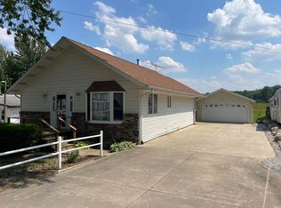 8737 E Hatchery Rd, Syracuse, IN 46567