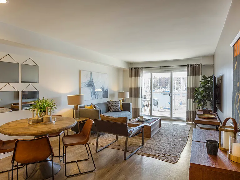 Wayfarer Apartments + Marina — Photo 13