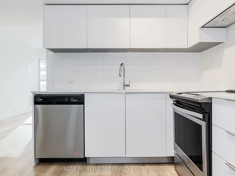 101 Roehampton Ave #2002 — Photo 4