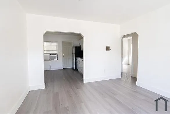2 bed, 707 sqft, $2,300 — Photo 1