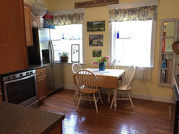 4th image of 52 Essex St #1