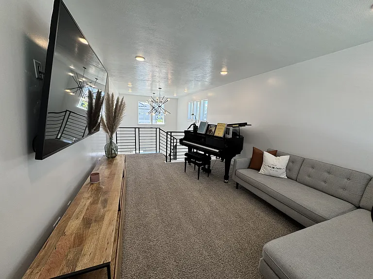 355 W 3085 S — Photo 31