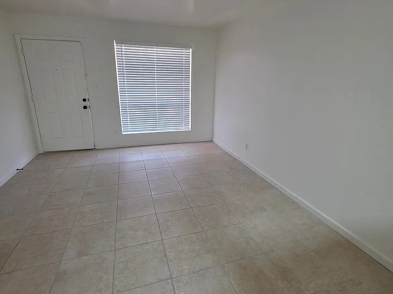 12829 N 113th Ave #3 — Photo 3