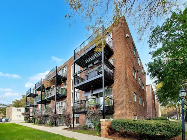 2636 W Catalpa Ave #39, Chicago, IL 60625