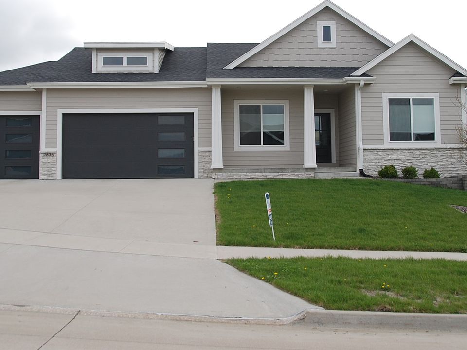 1st image of 2835 Crescent Ridge Dr