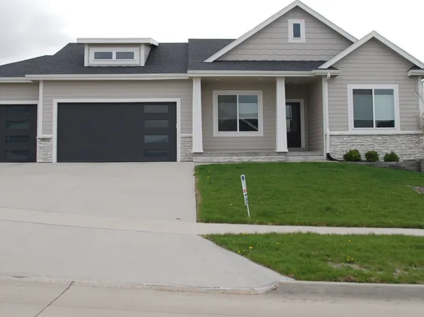 2835 Crescent Ridge Dr, Waukee, IA 50263