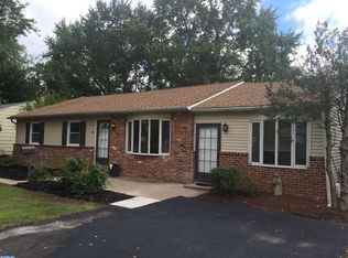 221 Wisteria Rd, Warminster, PA 18974