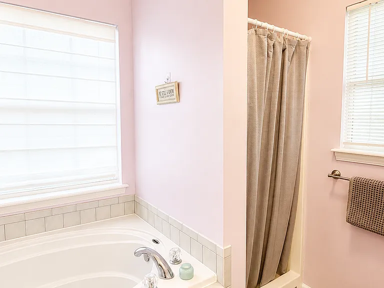 102 Summer Dr — Photo 27