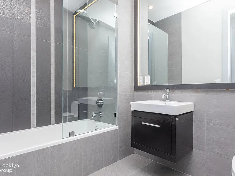 56 Box St #6B — Photo 8