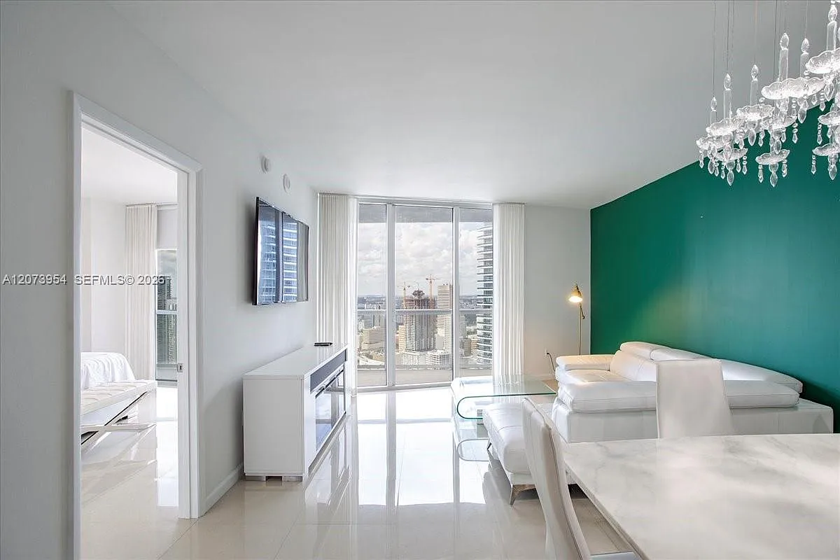 Icon Brickell I — Photo 1