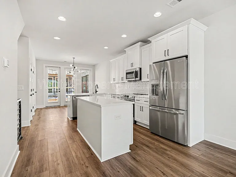 2146 N Graham St — Photo 8