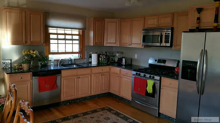 Rented by Bouklis Group | media 20