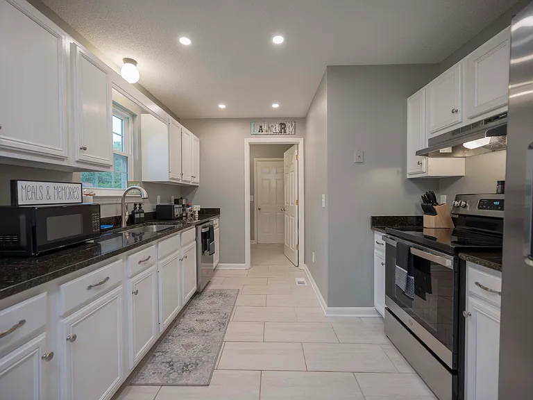 202 Caribou Trl — Photo 8