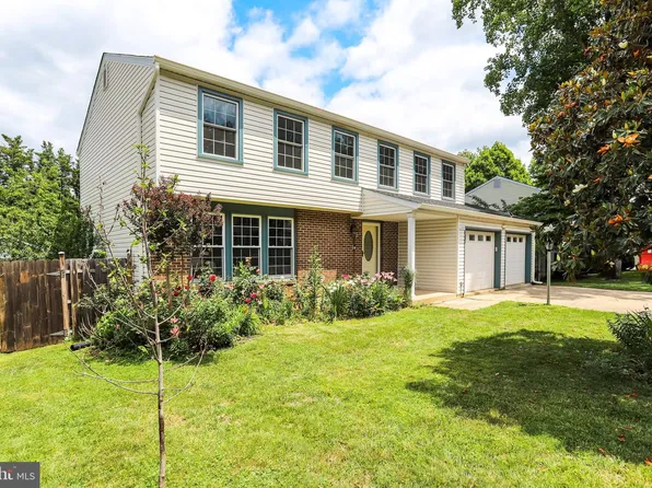 12306 Streamvale Cir, Herndon, VA 20170