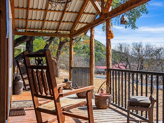 5th image of 208 Hillside St