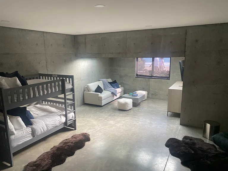 Lower level bonus room
