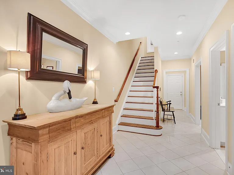 714 Bracey Ln — Photo 4