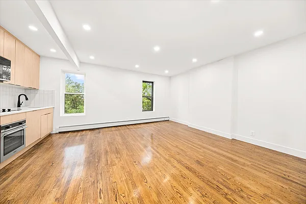 Rented by SERHANT. | media 8