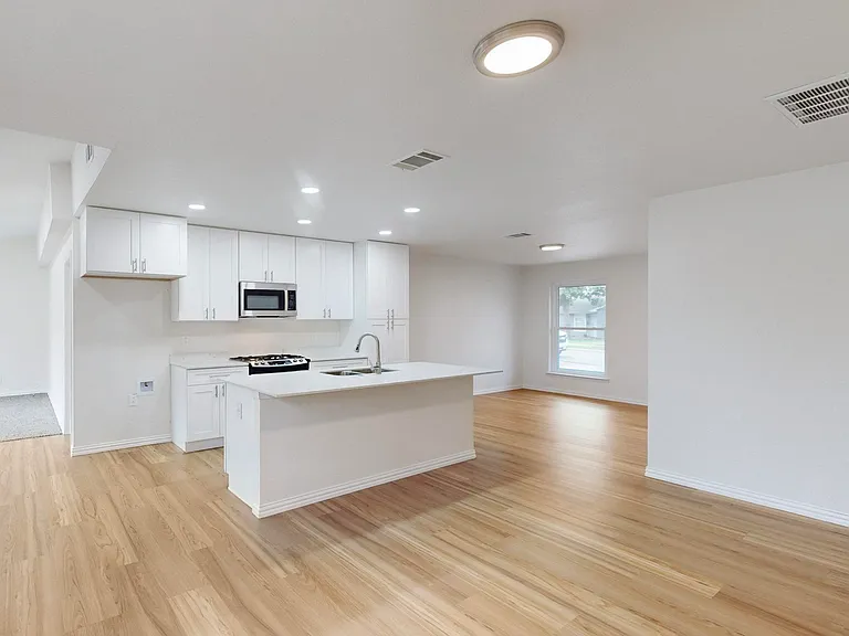 538 E Fairmeadows Dr — Photo 6