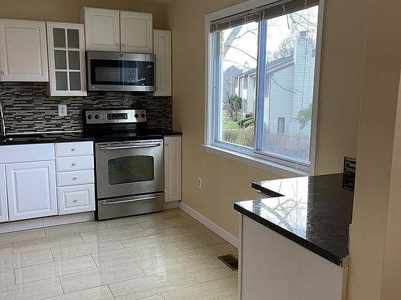 3rd image of 12509 Queensbury Ct