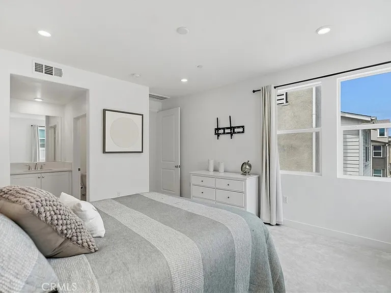 208 Yerba — Photo 20