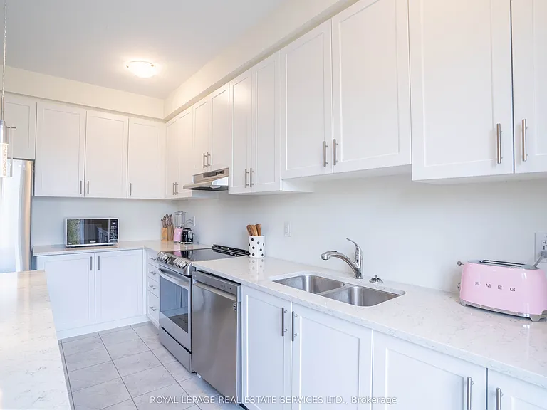 84 Barkerville Dr — Photo 6