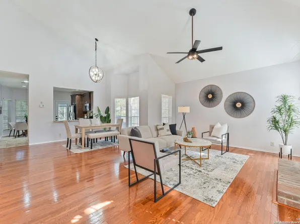 17915 Crystal Knoll, San Antonio, TX 78258