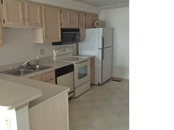 2nd image of 112 Stonegate Cir