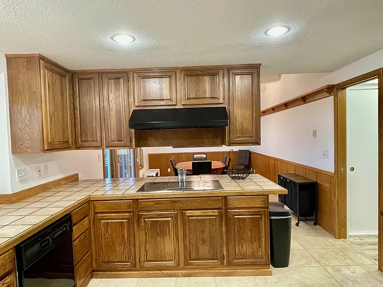 NW Oceania Dr — Photo 17