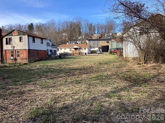 5th image of Valley St