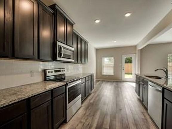 4th image of 318 Golden Sands Ln