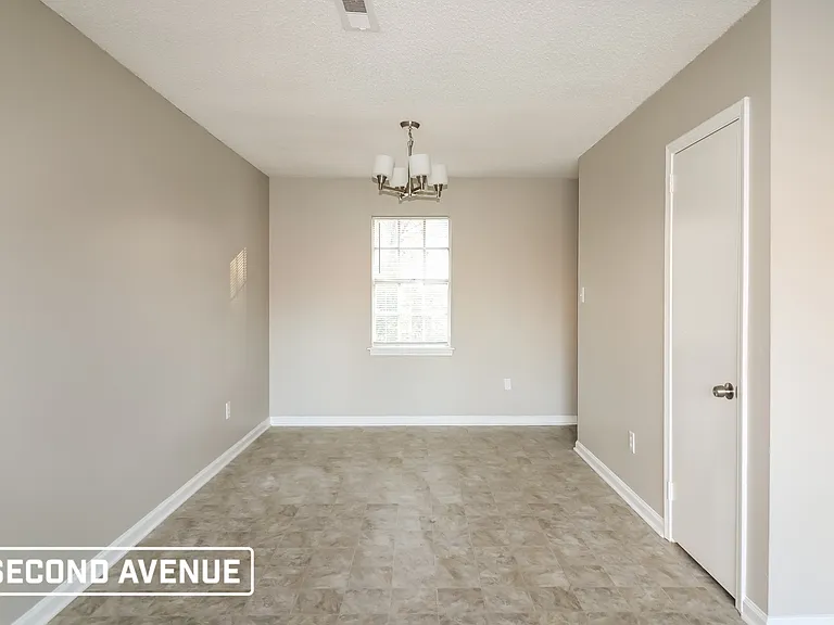 1739 Huntington Dr — Photo 3