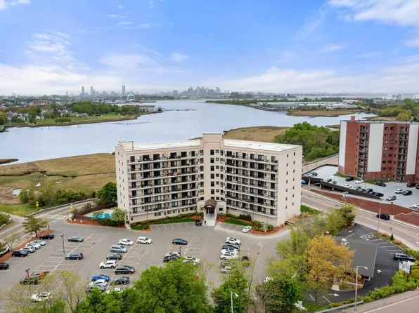 133 Commander Shea Blvd APT 209, Quincy, MA 02171