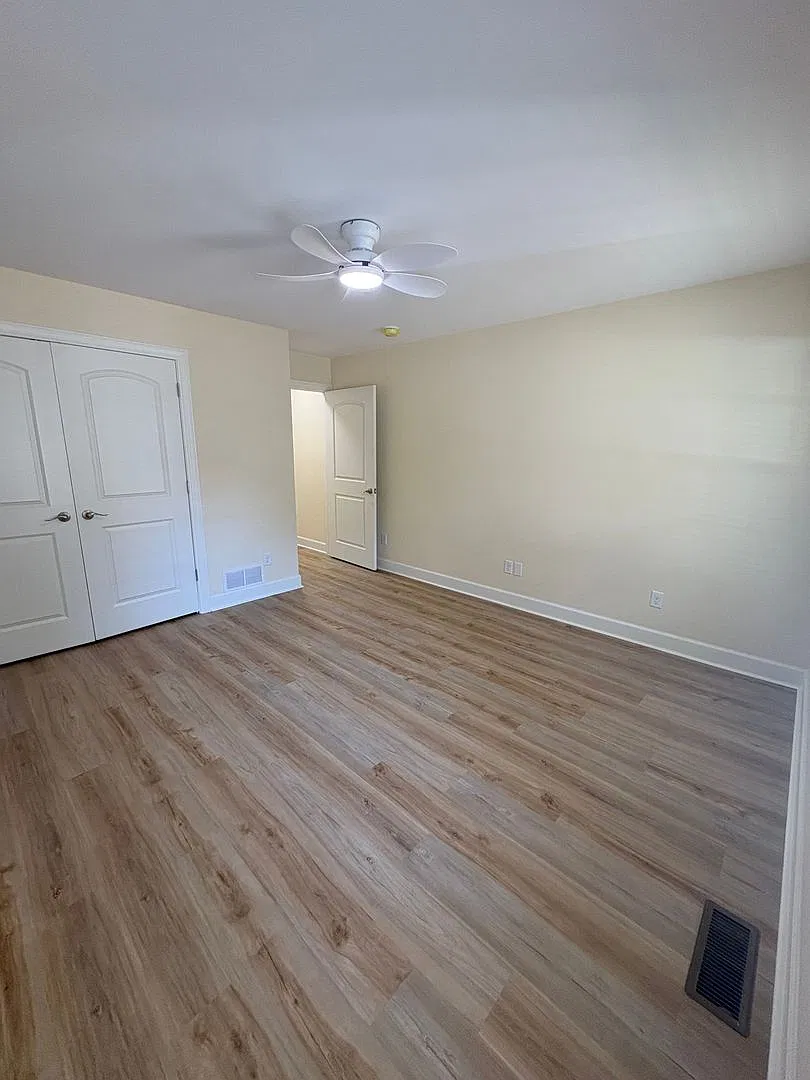 New 5 bed/5 bath with a pool!! — Photo 4