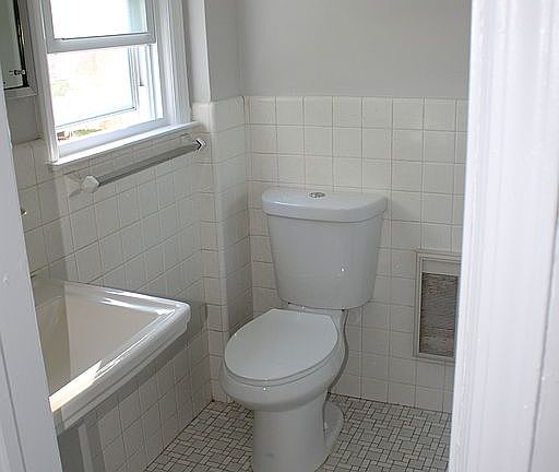 Upstairs Bathroom 