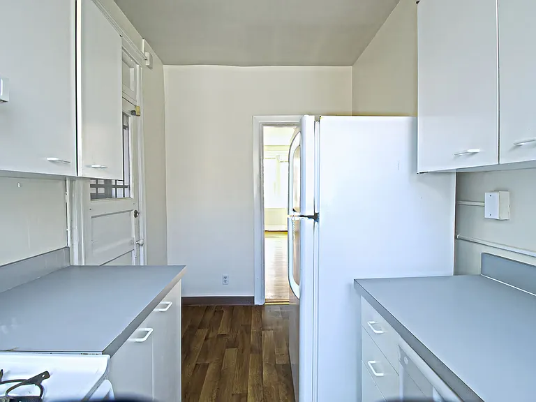 Central West End Apartments — Photo 5