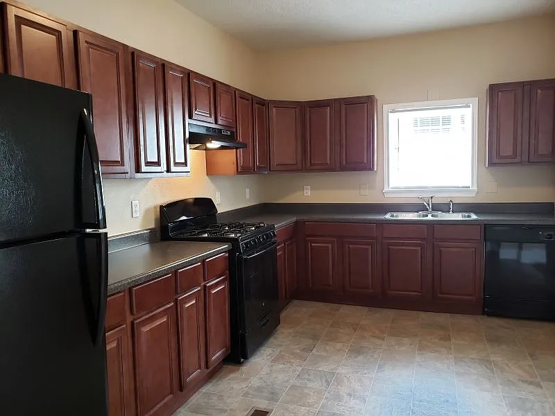2708 S Chester St — Photo 3