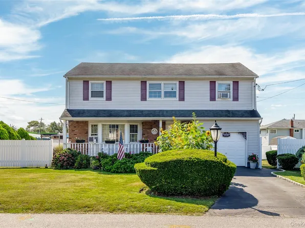 10 Paine Street, Lindenhurst, NY 11757